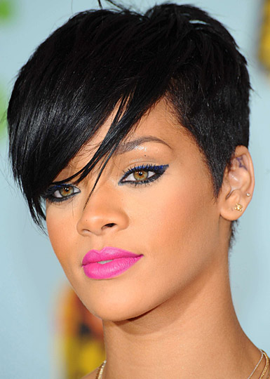 rihanna makeup what. Rihanna with a bright pink lip